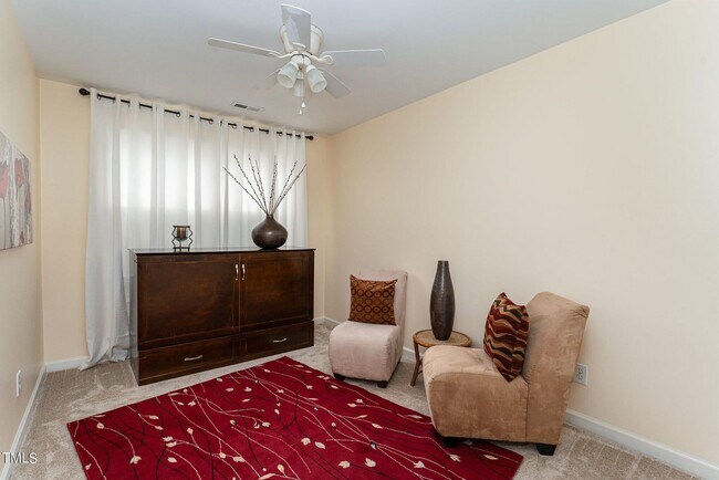 Building Photo - Beautifully Updated Townhome Near Historic Downtown Apex