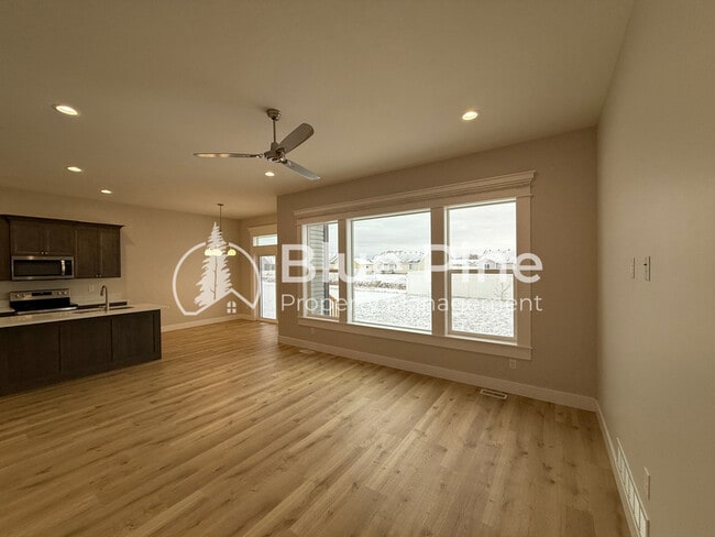 Building Photo - 4335 N Dudley Ave