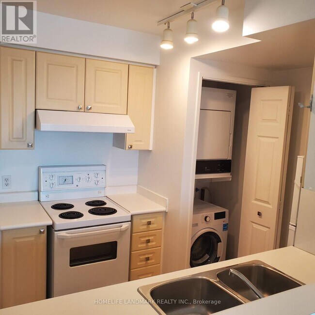 Photo du bâtiment - 8 Lee Centre Dr