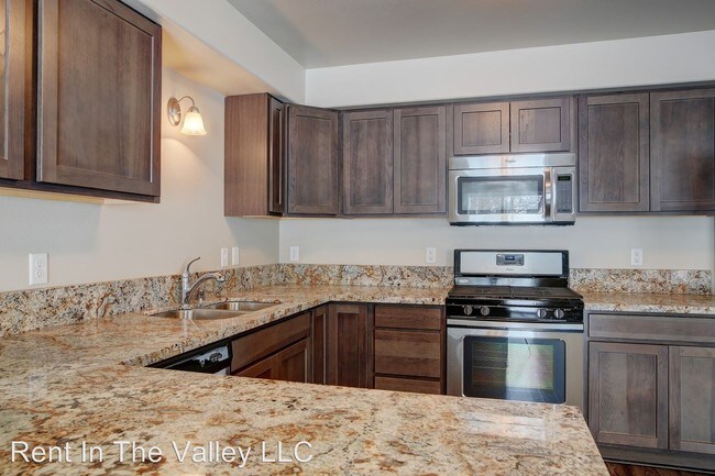 Building Photo - 1600-1650 Kinzi Cir