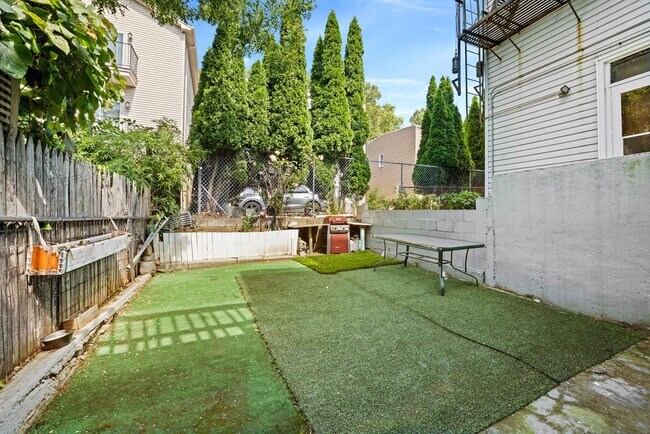 Building Photo - 44 Court House Pl