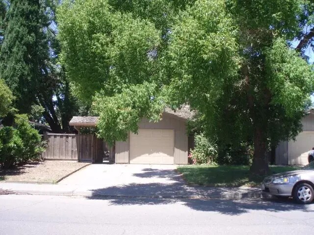 Building Photo - 5017 Swingle Dr
