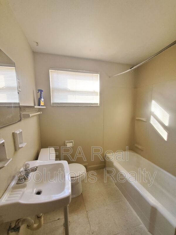 Building Photo - 315 S Napoleon Ave
