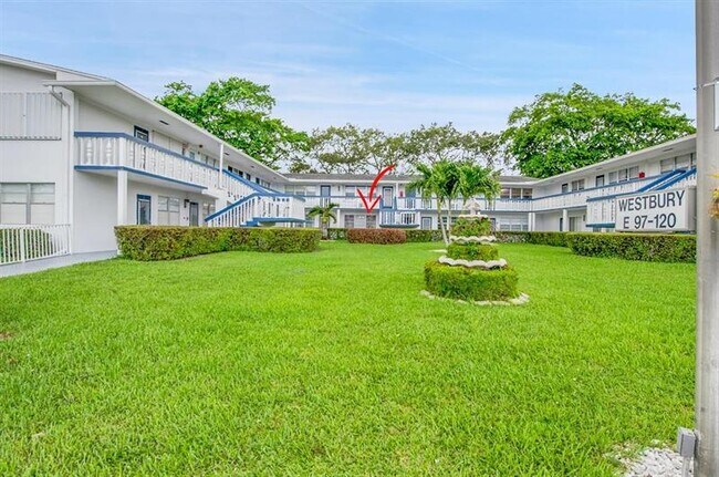 Foto del edificio - 102 Westbury E