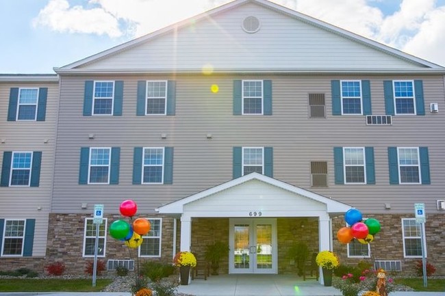 Foto del edificio - Huntington Square Senior Apartments