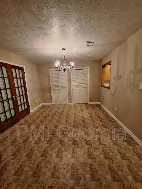 Building Photo - 5867 Sheldon Court