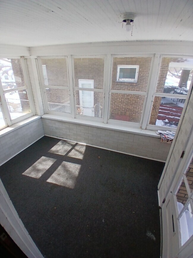 Building Photo - 2305 Broadway