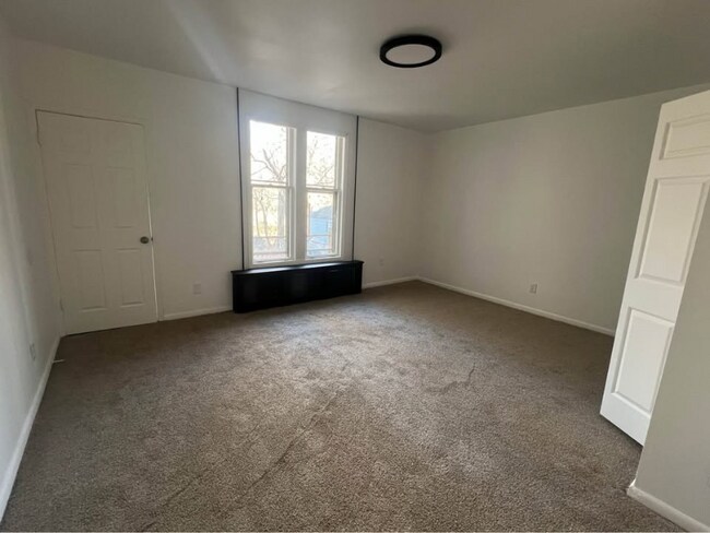 Building Photo - 4 Linden Ave