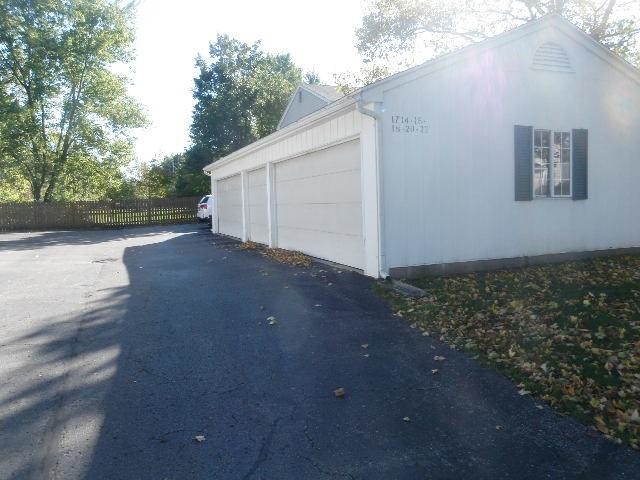 Building Photo - 1720 Peppertree Ln