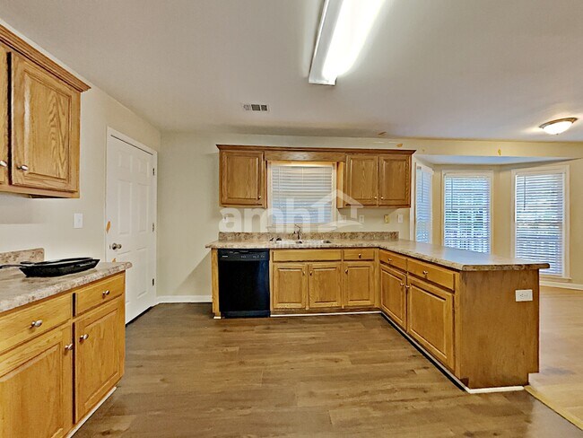 Foto del edificio - 590 Oxford Crest Ct NW