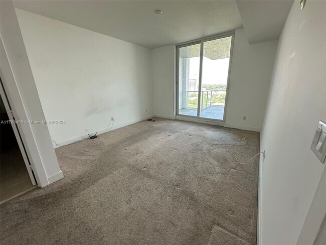 Foto del edificio - 315 NE 3rd Ave