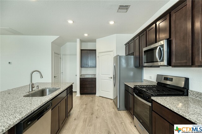 Building Photo - 409 Brody Ln
