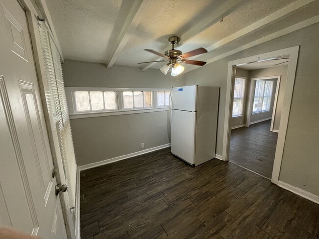 Building Photo - 859 Steves Ave