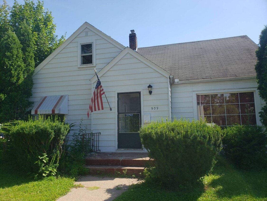 Foto principal - 3 Bed 1 Bath Single Family Home in Wausau
