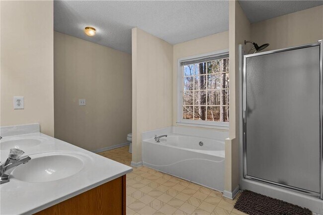 Foto del edificio - 2155 Southbrook Ridge NW