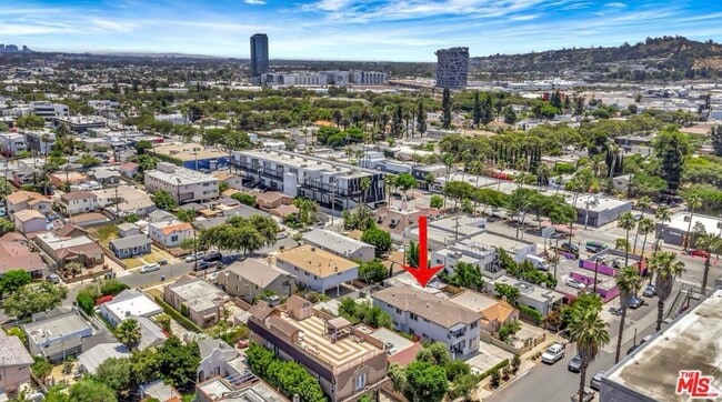 Super walkable location. Right in front of Helms Bakery. - 3242 Hutchison Ave