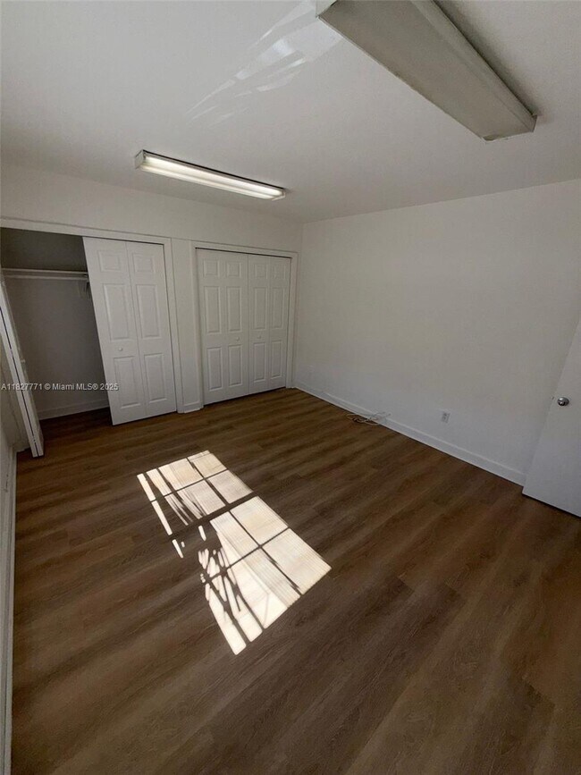 Foto del edificio - 13700 NE 6th Ave