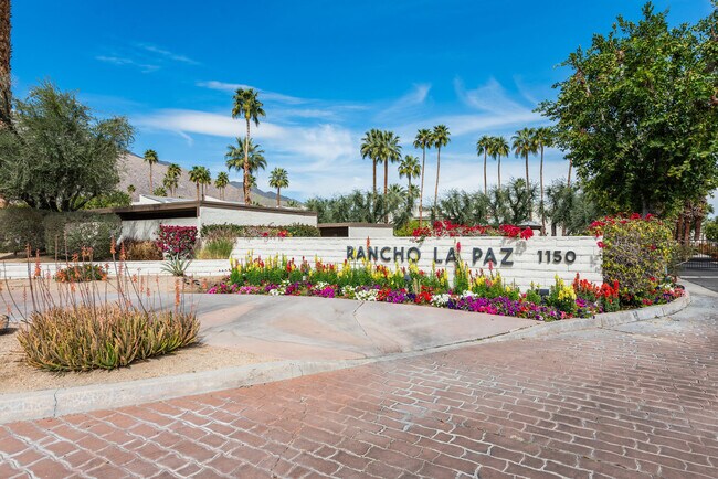 Building Photo - 1150 E Palm Canyon Dr