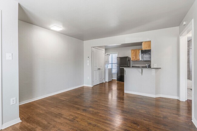 Foto del edificio - Live/work One Bedroom with Study in Plaza ...