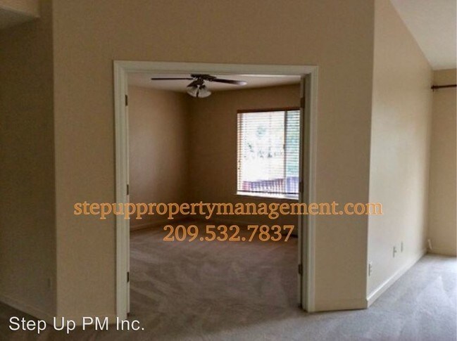Building Photo - 15380 Camino Del Parque Rd N
