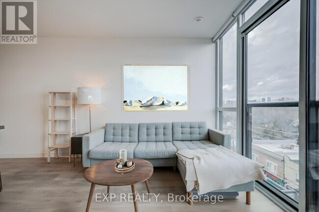 Photo du bâtiment - 899 Queen St E