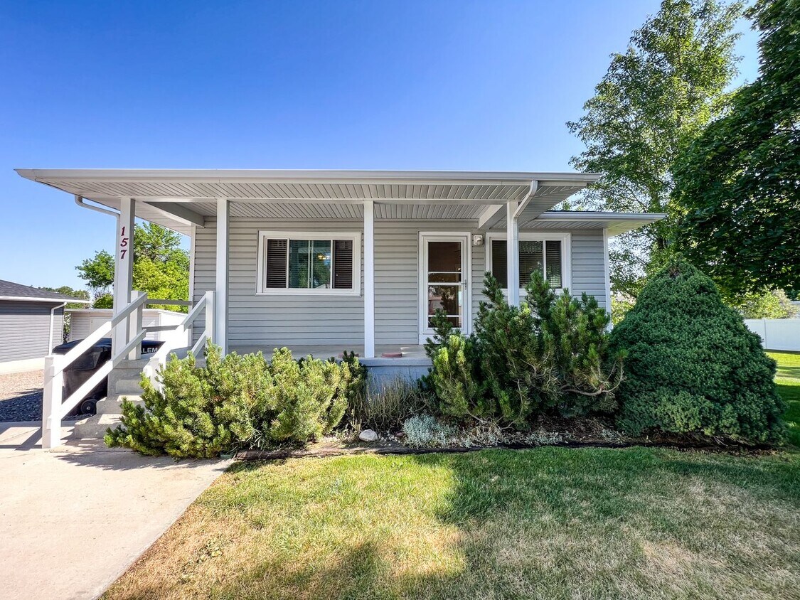Primary Photo - Charming House with spacious yard