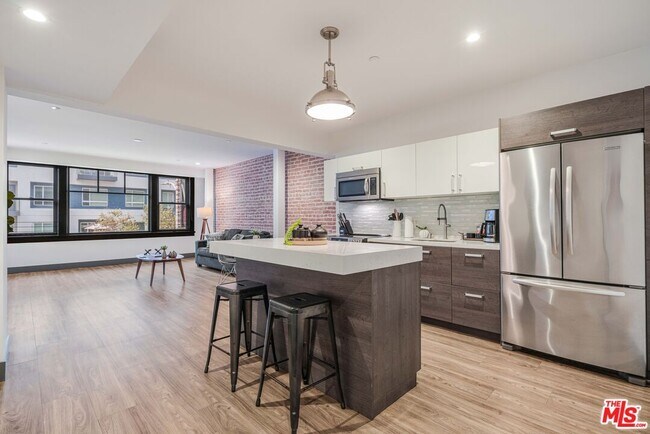 Foto del edificio - 932 S Hill St