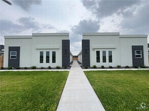 Building Photo - 1122 Country Club Drive