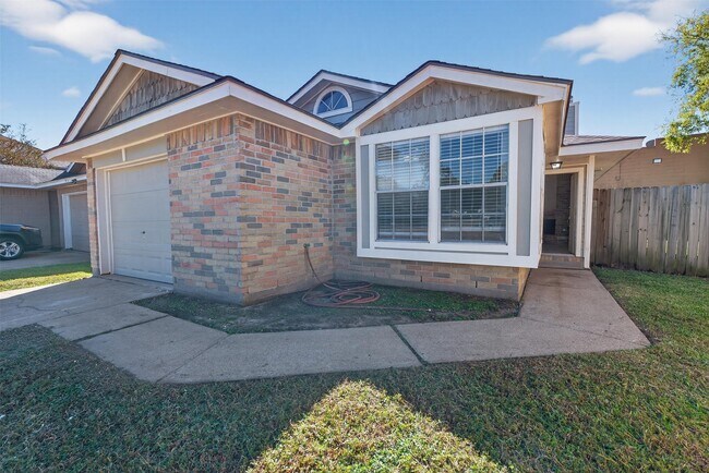 Building Photo - 9451 Rippling Fields Dr