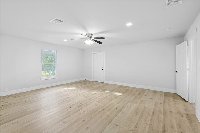 Foto del edificio - 6714 E Bayou Dr