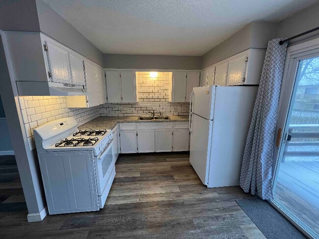 Building Photo - 6101 Campus Park Dr SE