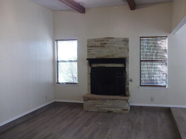 Building Photo - 7048 Villa Hermosa Dr