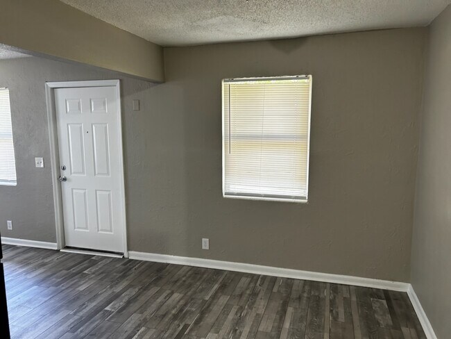 Foto del edificio - 6715 W Virginia Ct