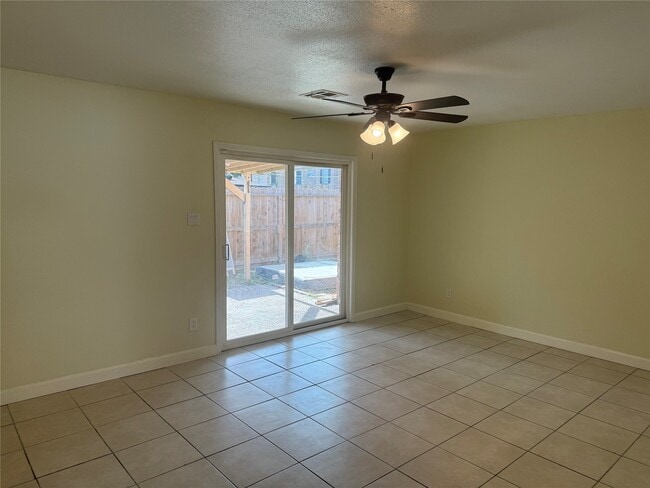 Building Photo - 6525 Renwick Dr