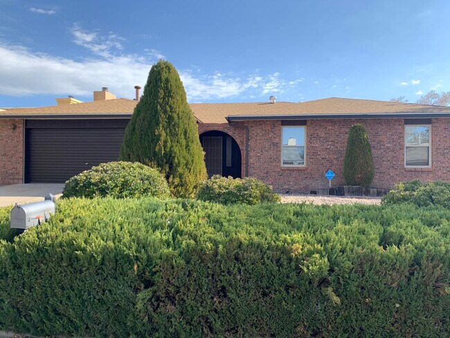 Building Photo - 6916 Wildwood Ln NE