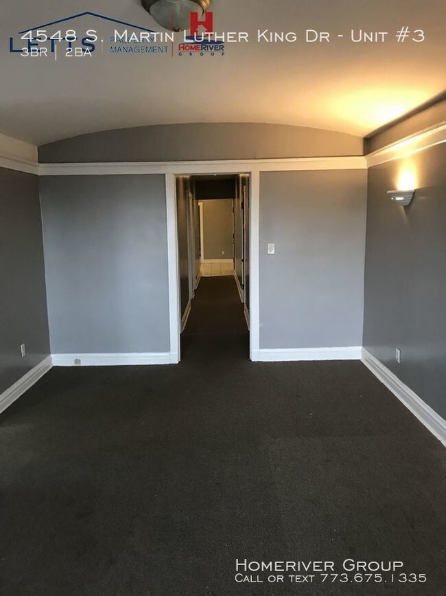 Building Photo - Spacious  3 Bedroom and 2 bath Apartment