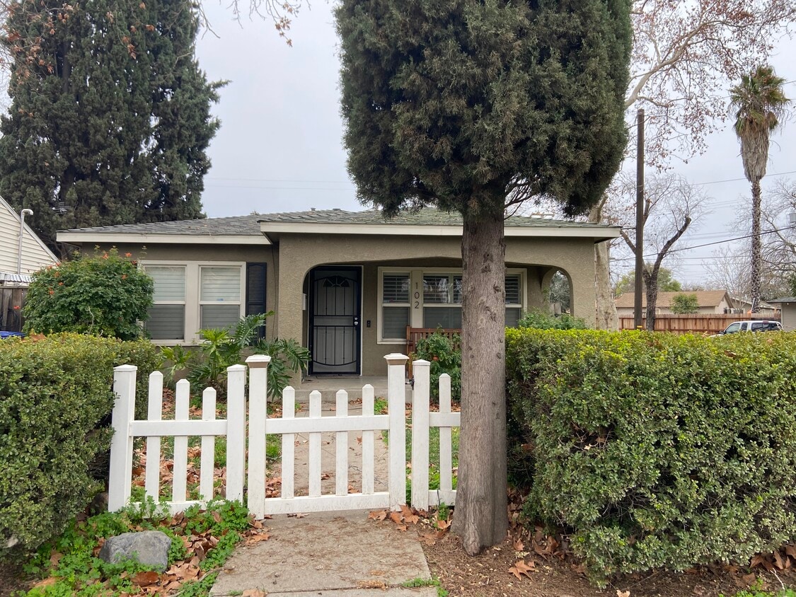 Primary Photo - 102 Lane St