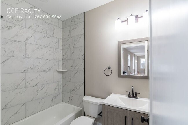 Building Photo - Spacious Northern Liberties Studio