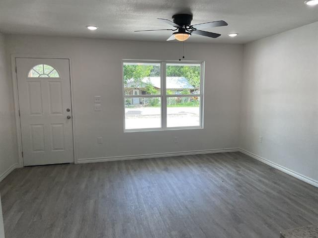 Foto del edificio - 1390 N Paddock Ave