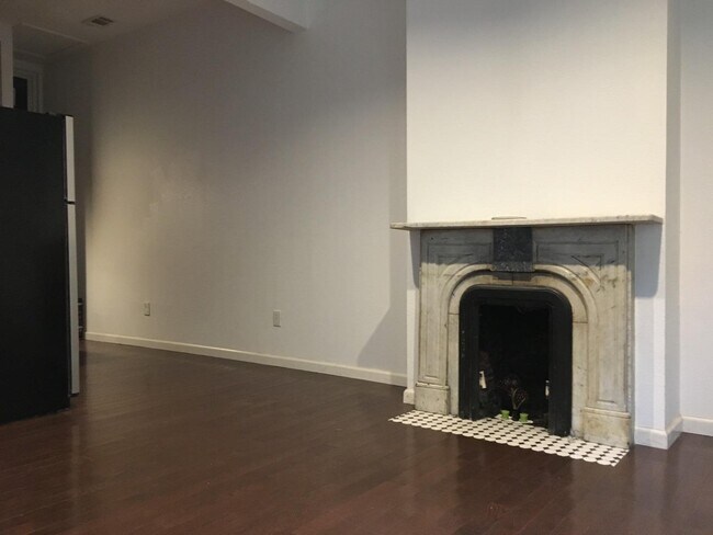 Building Photo - 450 Linden St