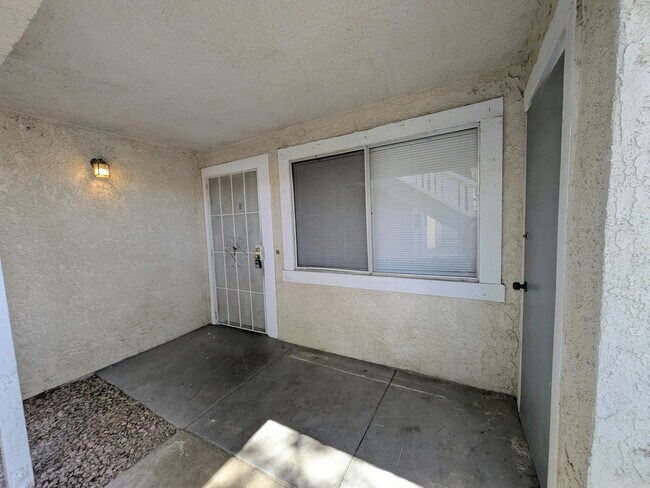 Foto del edificio - 955 W Devonshire Ave
