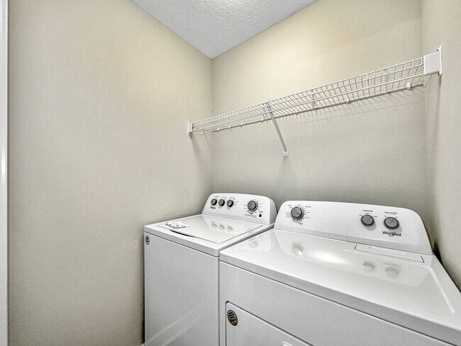 Foto del edificio - Luxury New Construction Townhome with Attached 2 Car Garage!