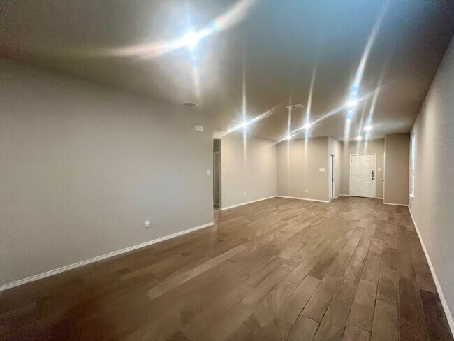 Foto del edificio - Charming 3/2 conveniently located to Lackland, Toyota, Palo Alto & Texas A&M San Antonio!