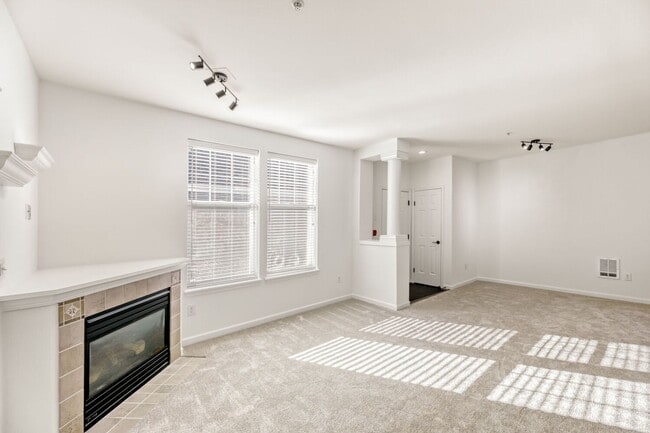 Foto del edificio - Well-Equipped 2 Bed 2 Bath Sonoma Villero Condo w/ Community Pool, Hot Tub & Exercise Room!