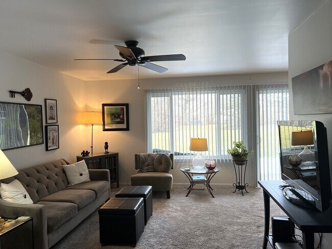 Foto del edificio - 219 Brett Cir