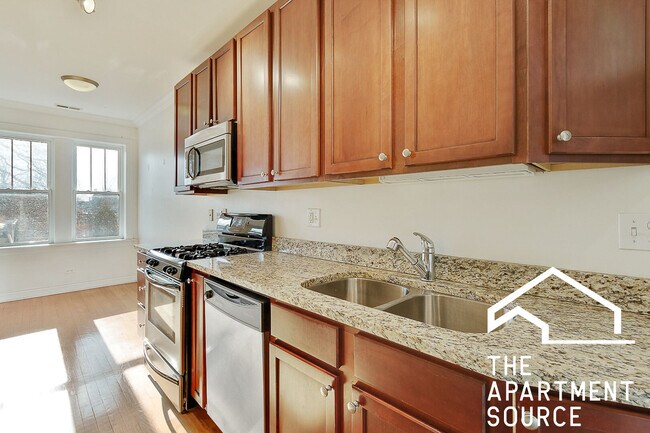 Building Photo - 4865 N Hermitage Ave