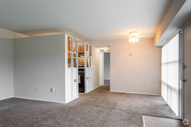 1BR, 1BA - 705SF - Belcrest Plaza