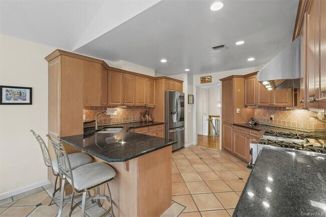 Building Photo - 2633 Ridge St