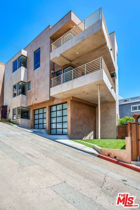 Building Photo - 308 Gull St