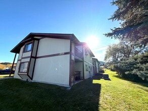 Building Photo - 2555 Ferndale Ln